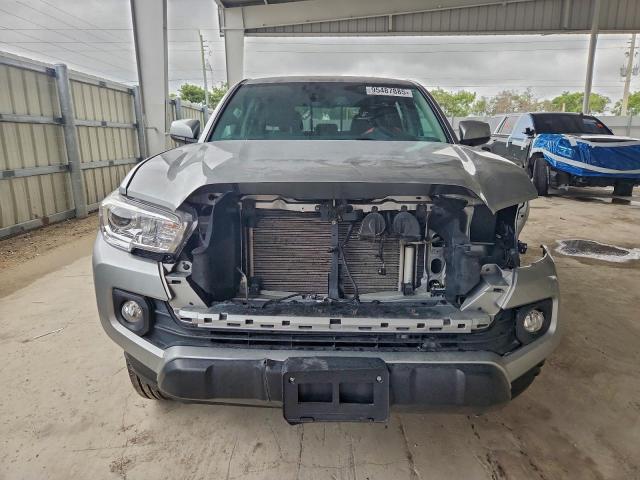 Toyota Tacoma Double Cab Image 6