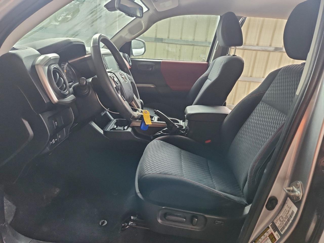 Toyota Tacoma Double Cab Image 10