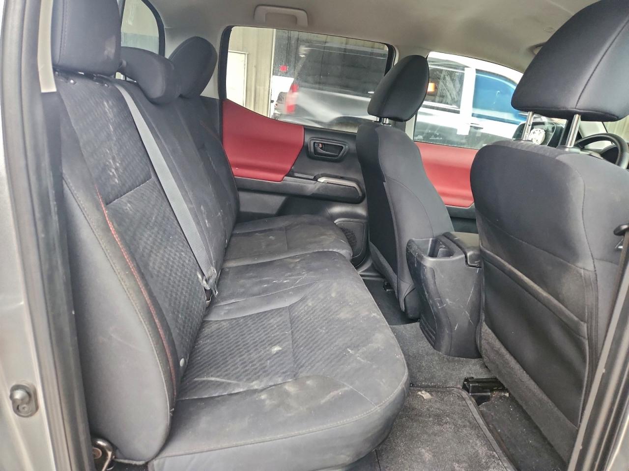 Toyota Tacoma Double Cab Image 11