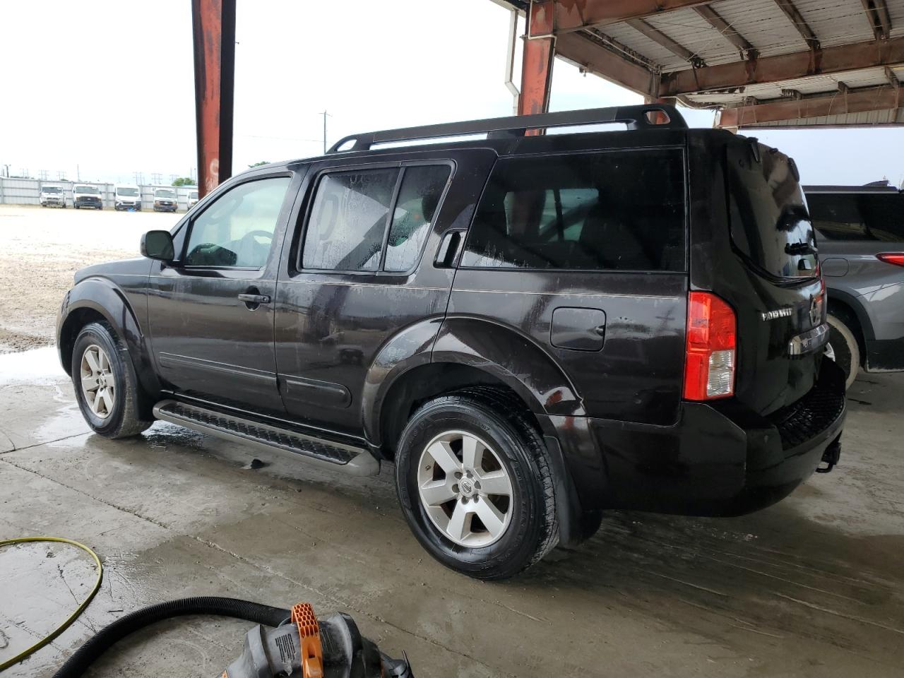 Nissan Pathfinder S Image 4