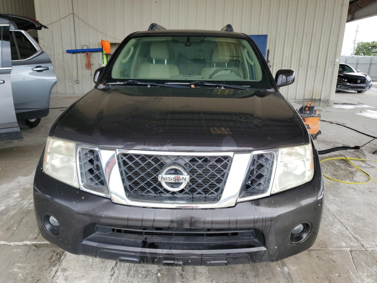 Nissan Pathfinder S Image 7