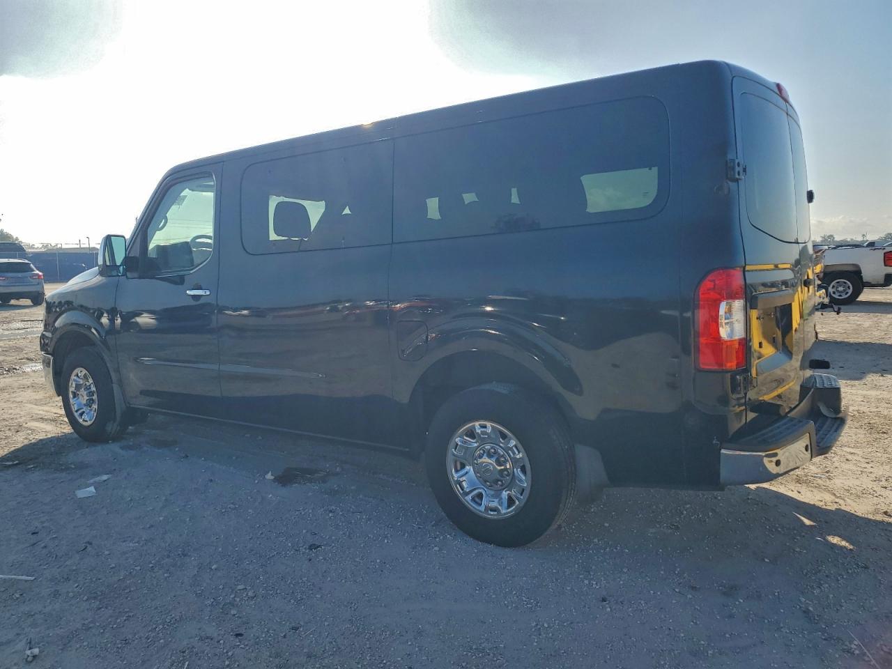 Nissan Nv 3500 S Image 4