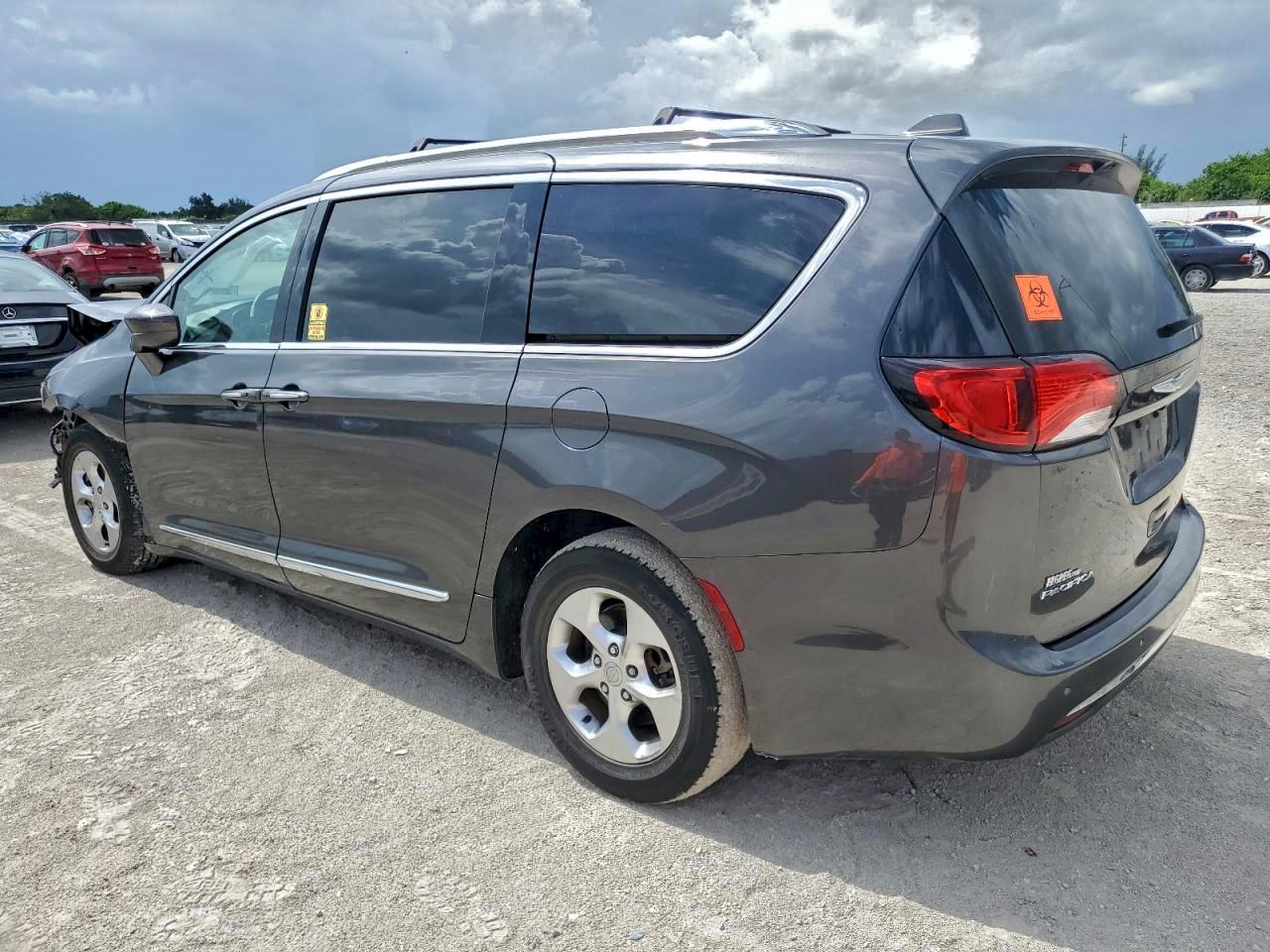 Chrysler Pacifica Touring L Plus Image 8