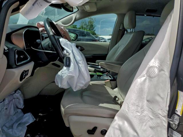 Chrysler Pacifica Touring L Plus Image 6