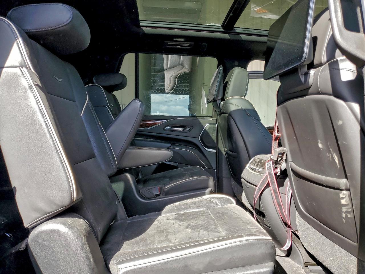 Cadillac Escalade Premium Luxury Image 10