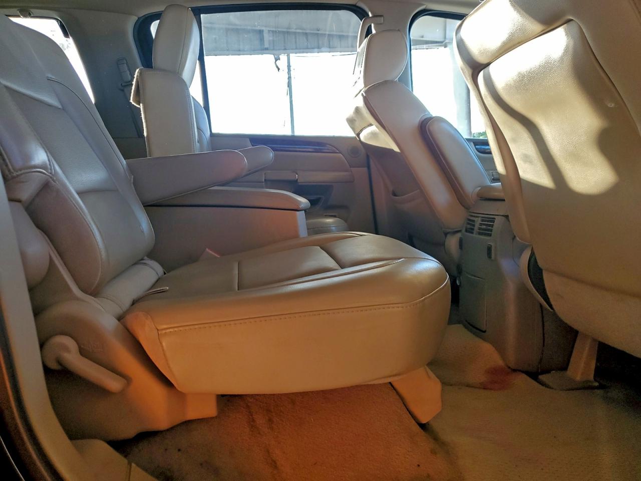 Nissan Armada Platinum Image 12