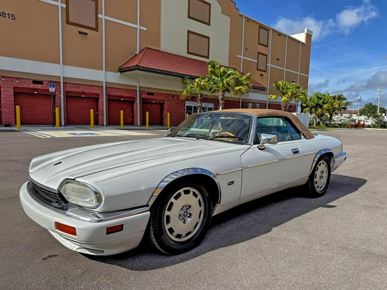 Jaguar Xjs 2+2 Image 9