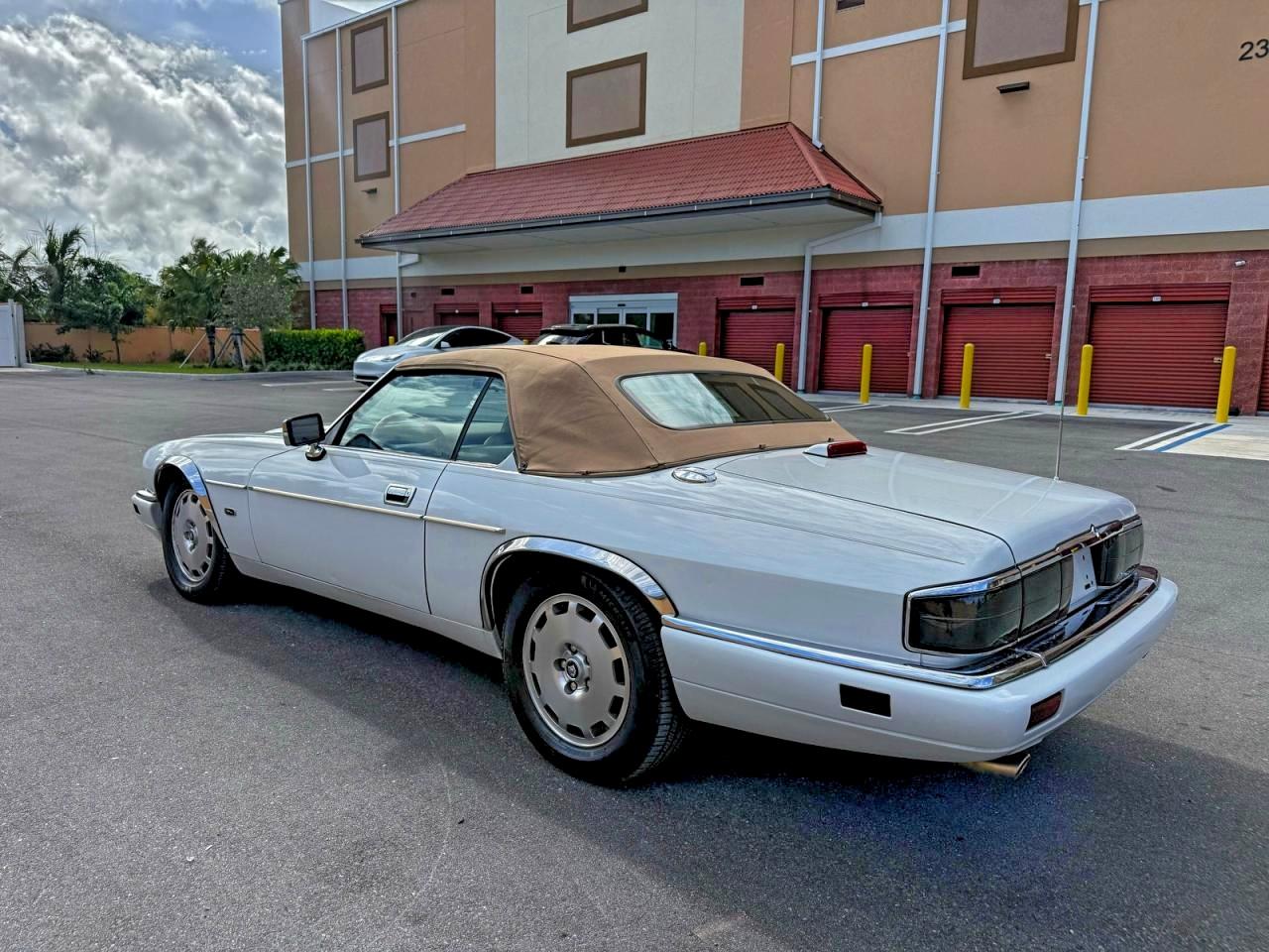 Jaguar Xjs 2+2 Image 2