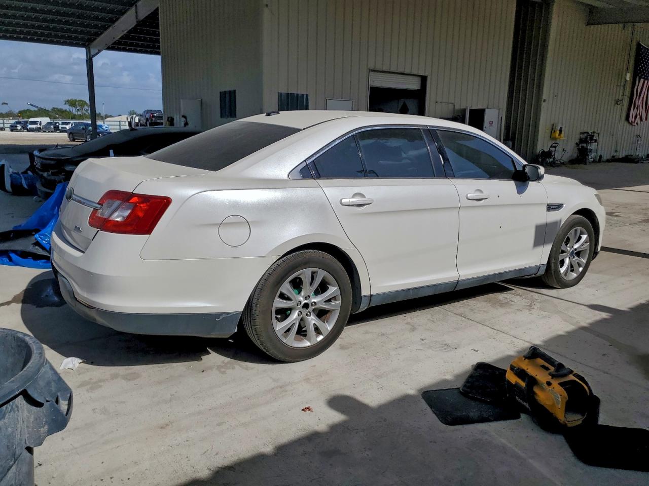 Ford Taurus Sel Image 3