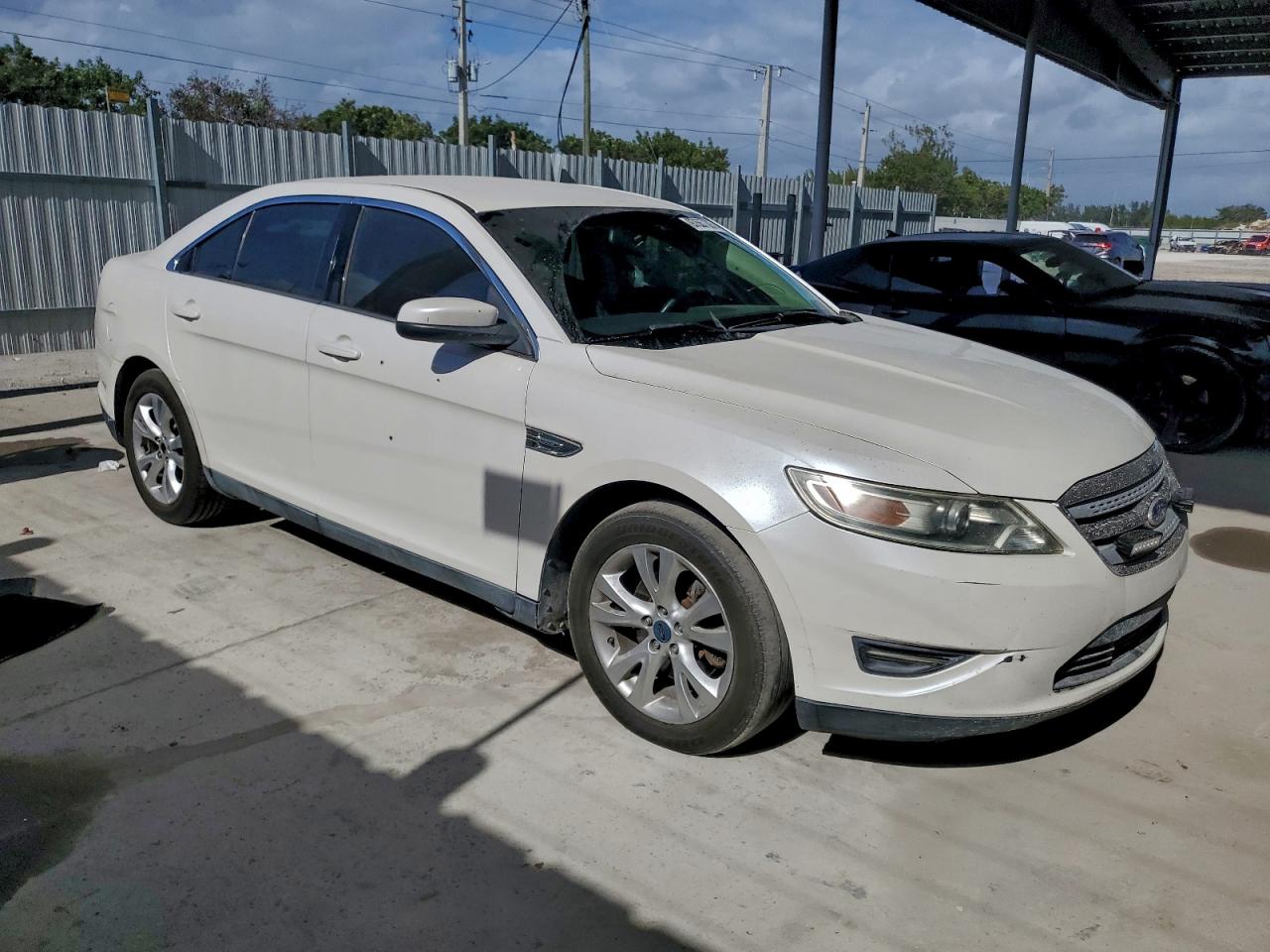 Ford Taurus Sel Image 10