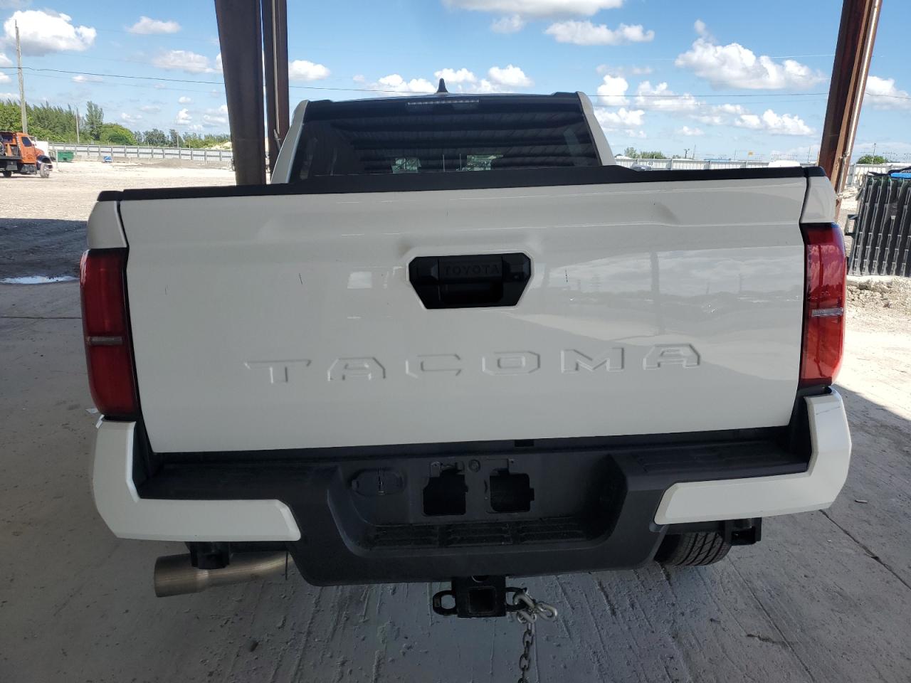 Toyota Tacoma Double Cab Image 4