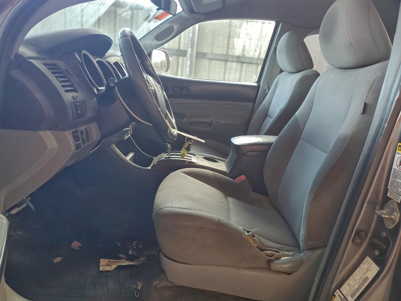 Toyota Tacoma Access Cab Image 2