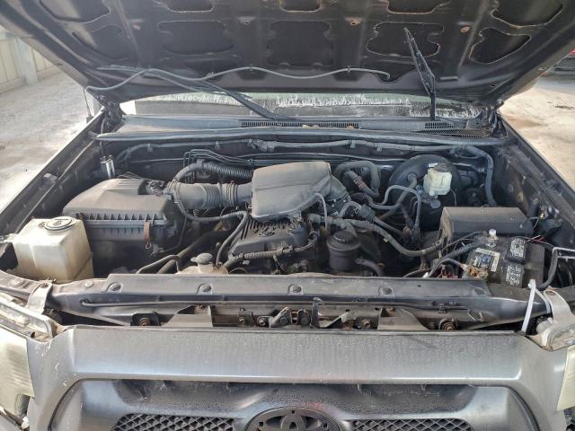 Toyota Tacoma Access Cab Image 3