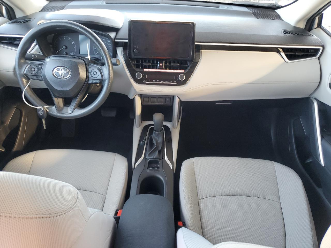 Toyota Corolla L Image 10