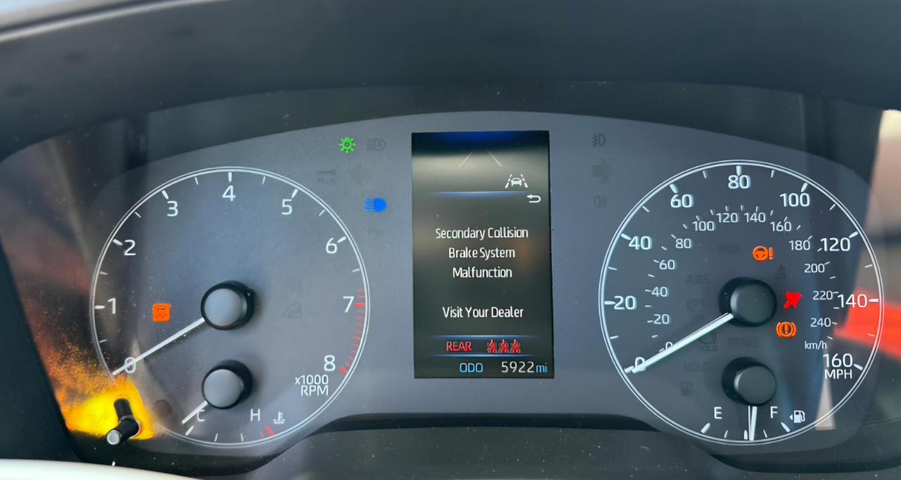 Toyota Corolla L Image 8