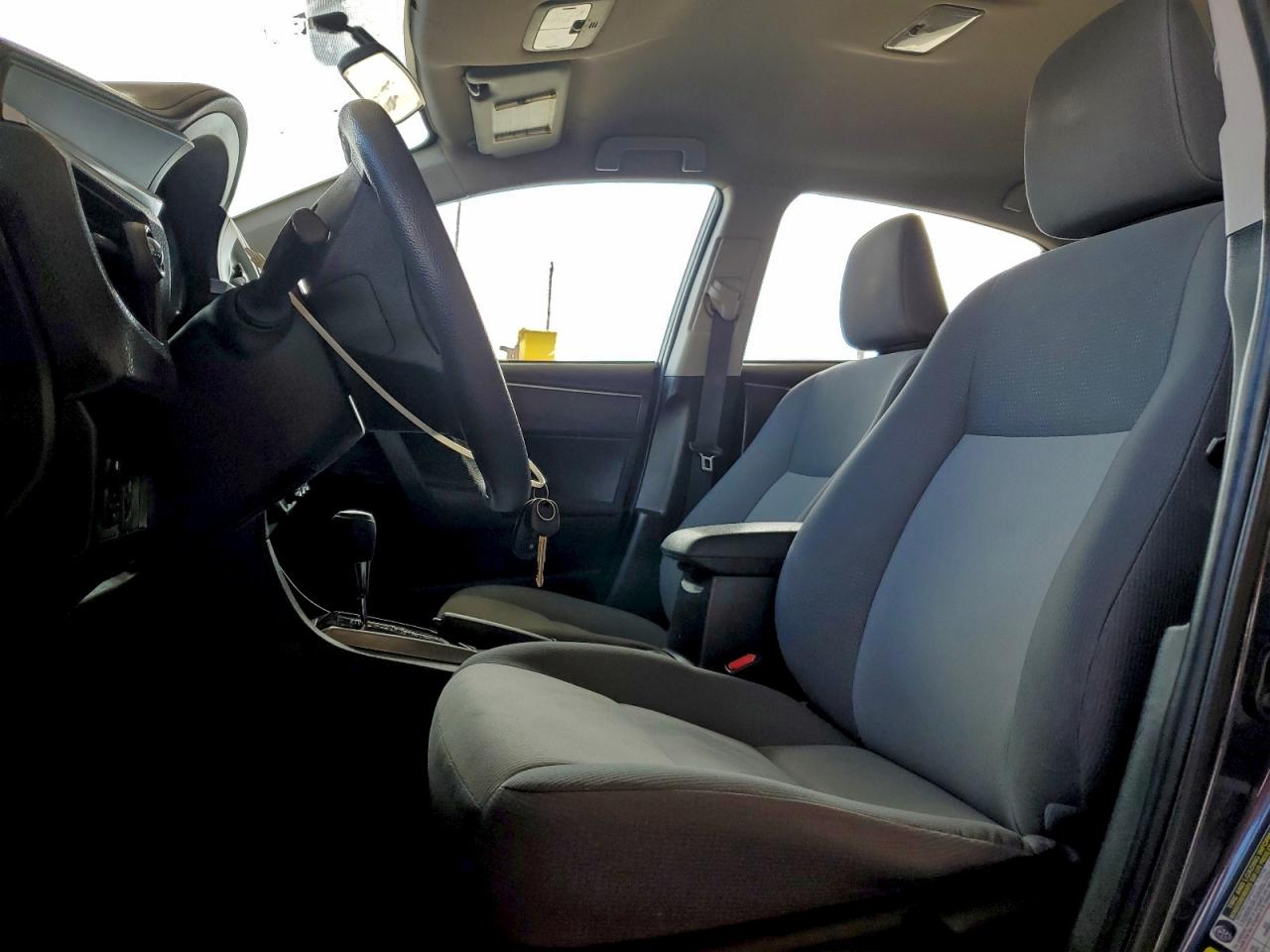 Toyota Corolla L Image 3