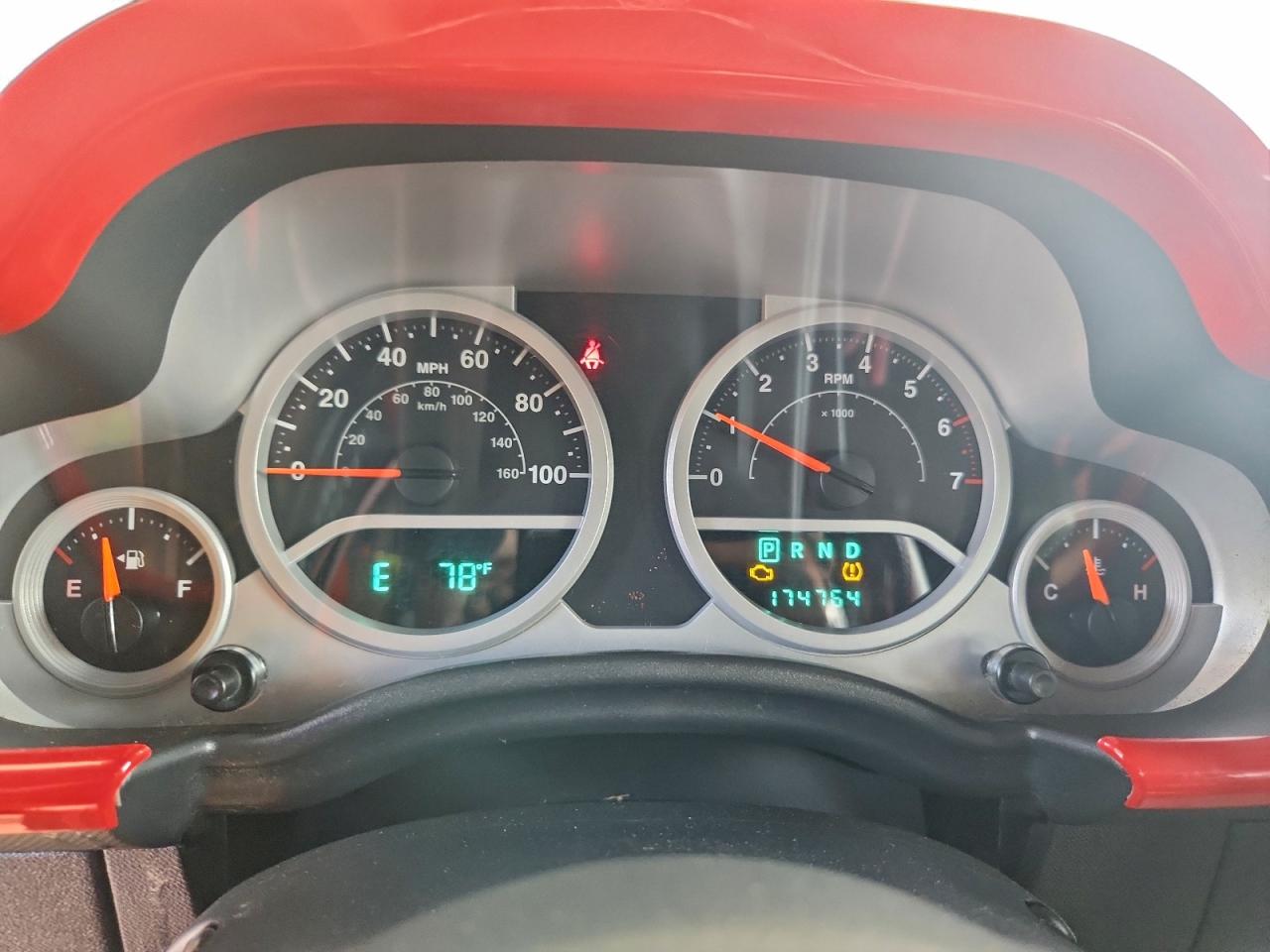 Jeep Wrangler Rubicon Image 12