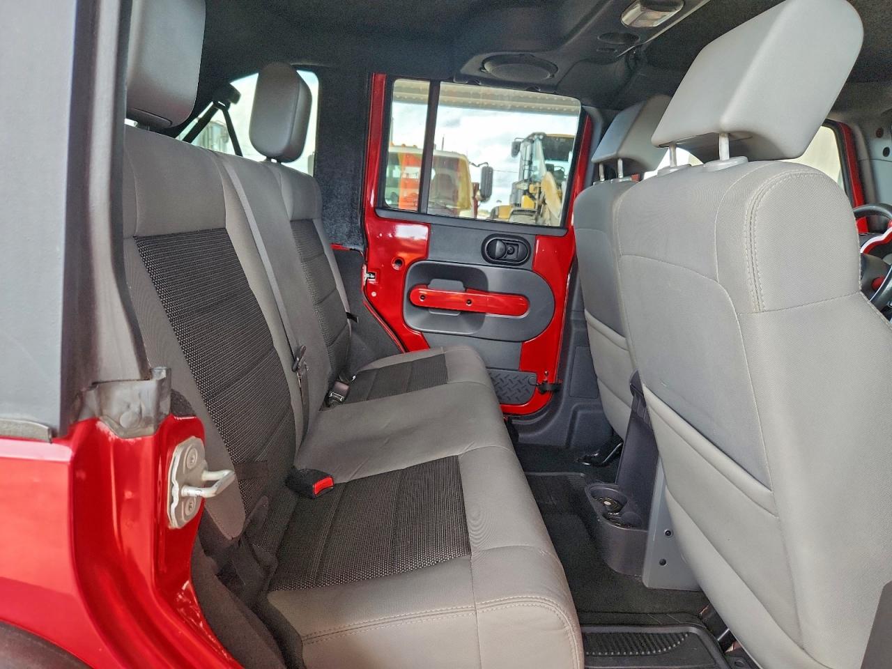 Jeep Wrangler Rubicon Image 5