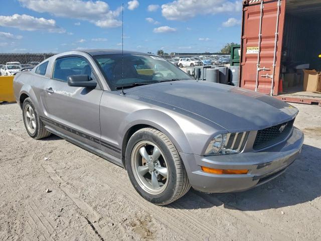 Ford Mustang Image 3