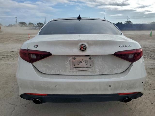 Alfa Romeo Giulia Ti Image 2