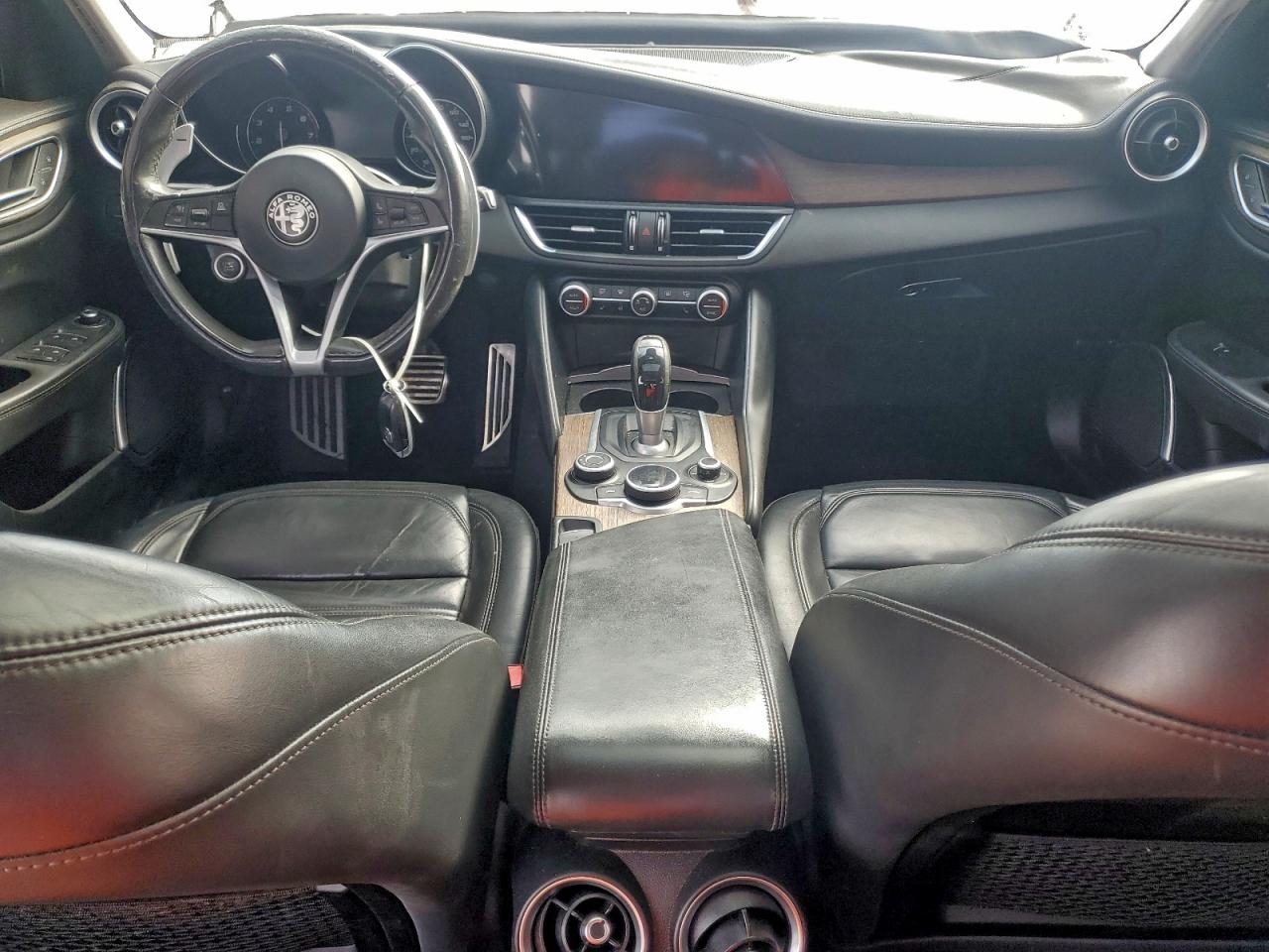 Alfa Romeo Giulia Ti Image 12