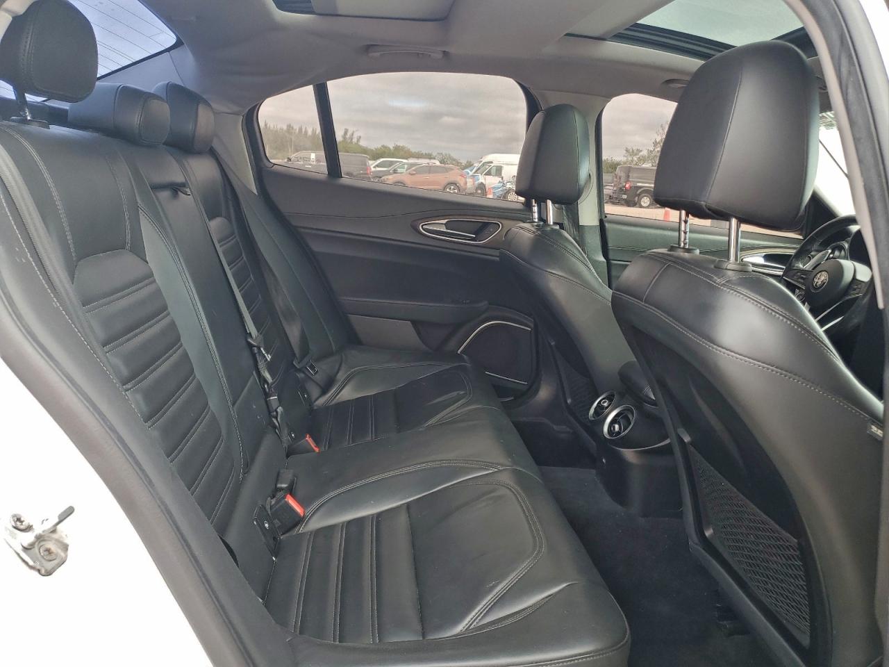 Alfa Romeo Giulia Ti Image 10