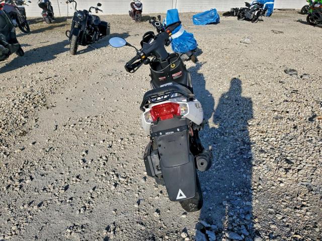 Sanm Moped Image 8