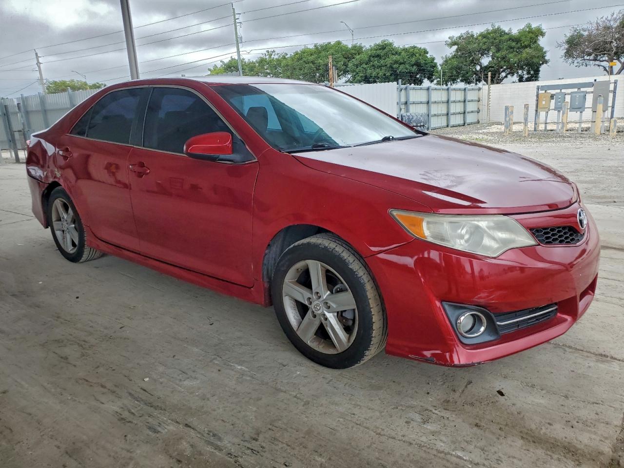 Toyota Camry Base Image 9