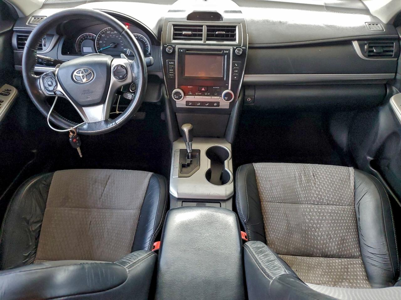 Toyota Camry Base Image 6