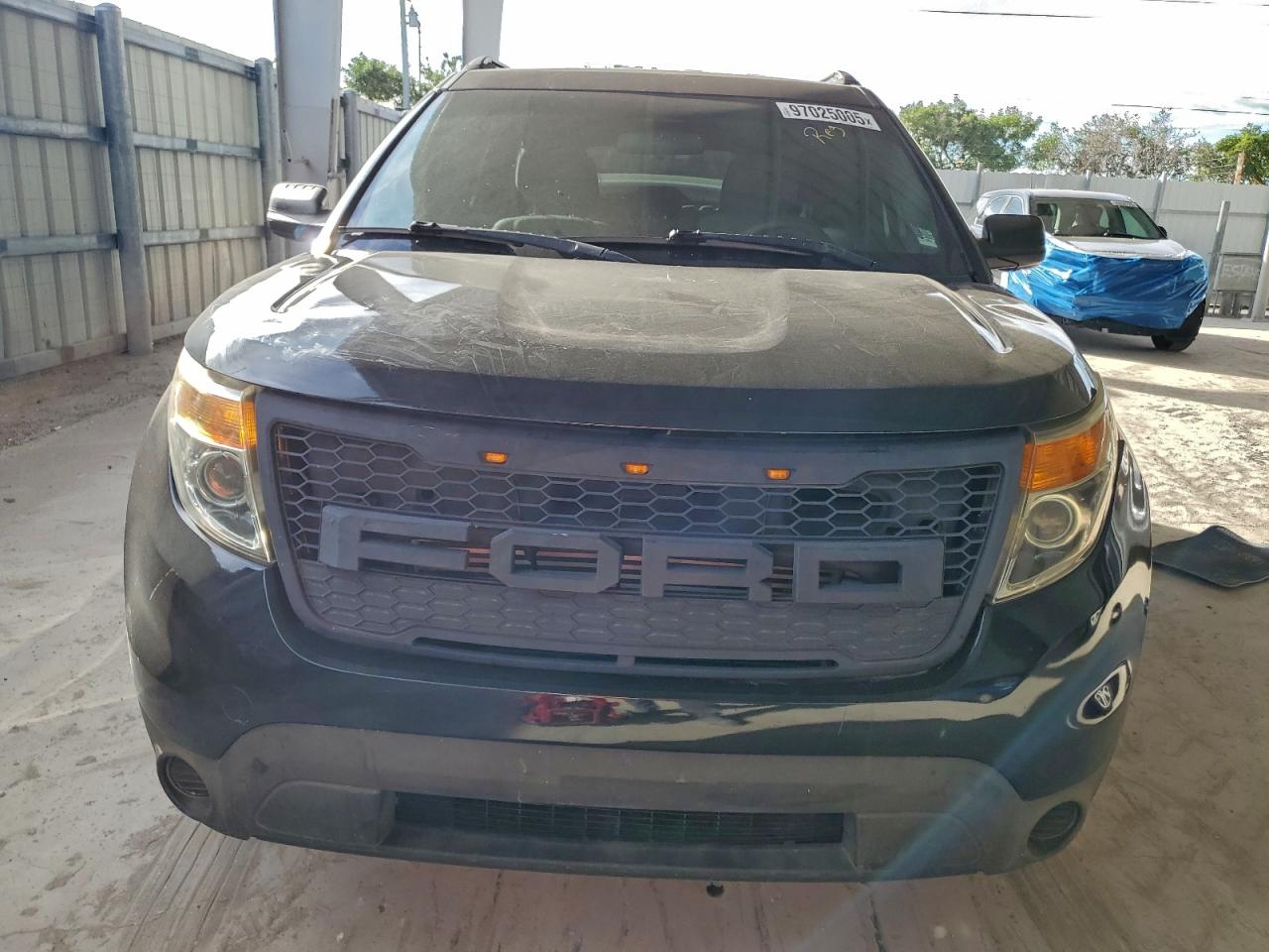 Ford Explorer Image 10