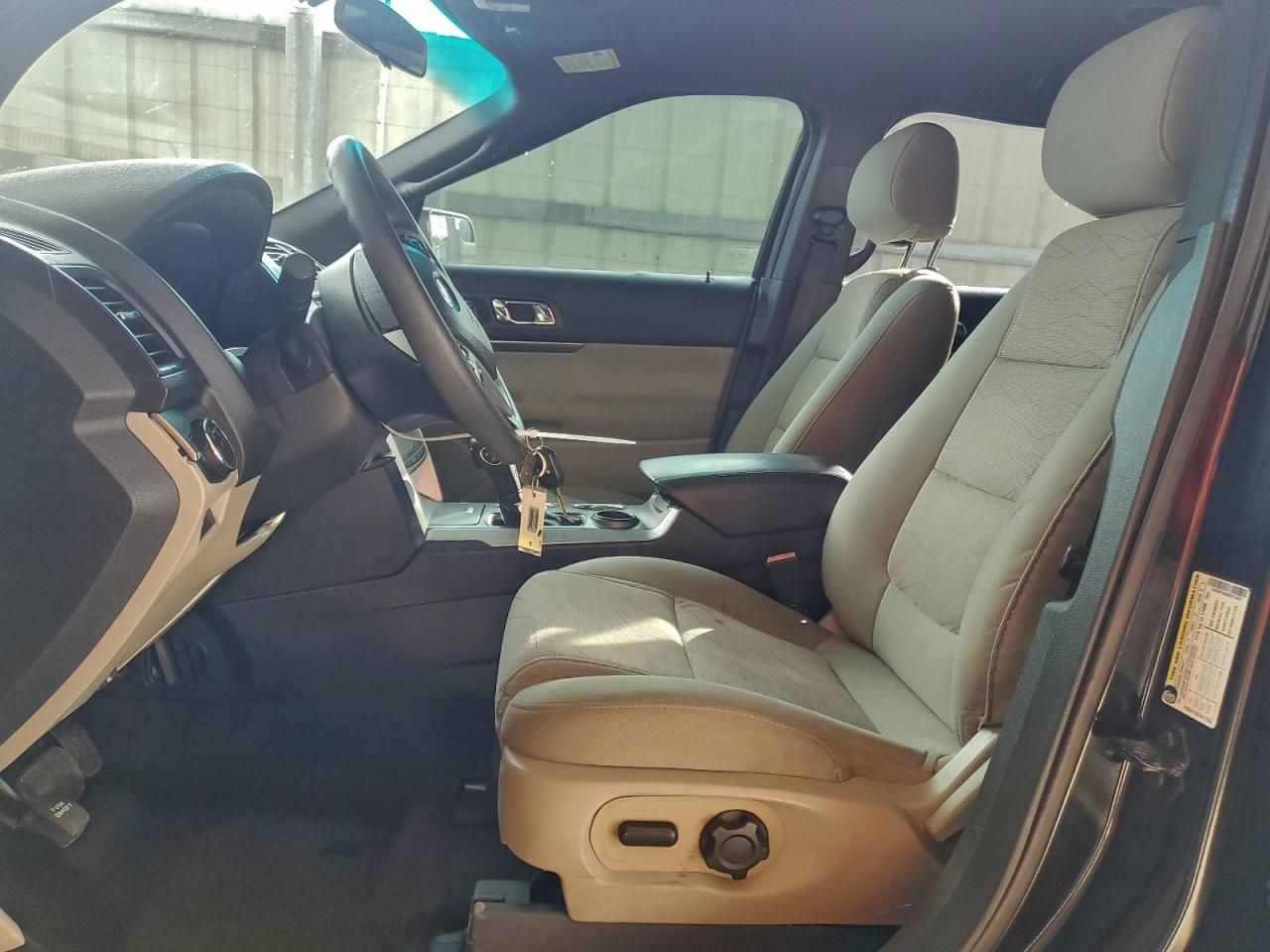 Ford Explorer Image 7