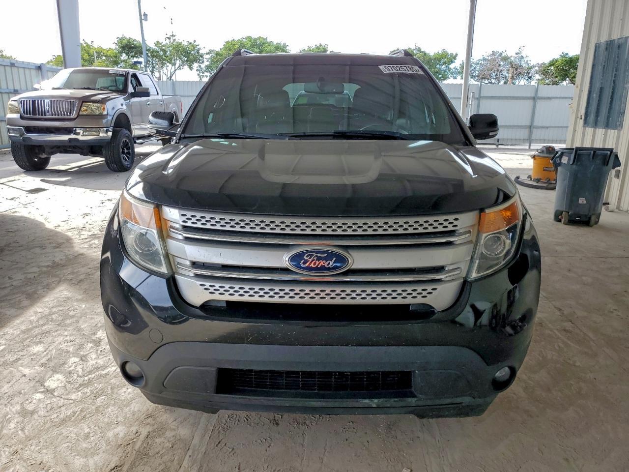 Ford Explorer Xlt Image 2