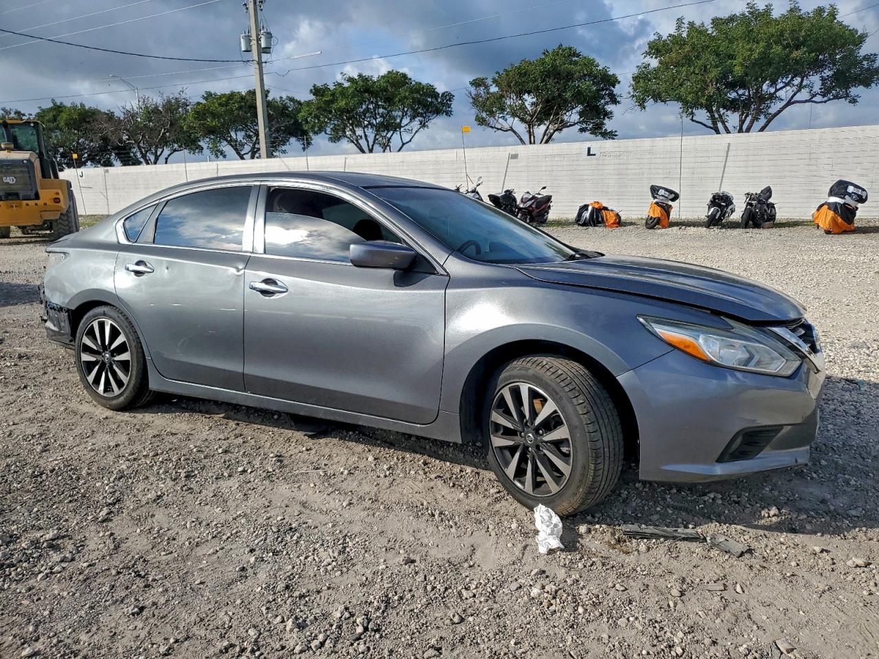 Nissan Altima 2.5 Image 11