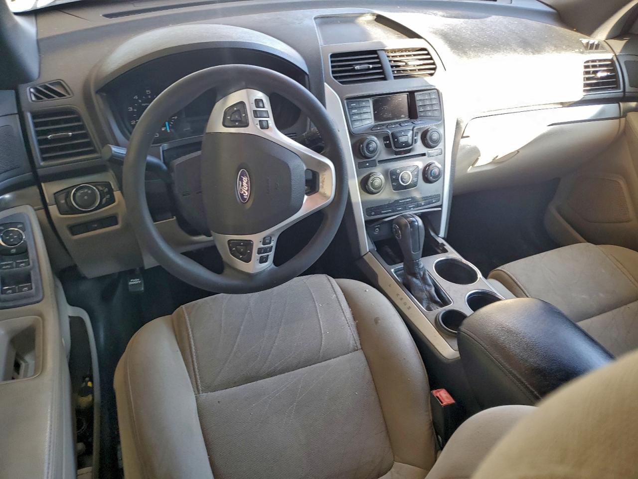 Ford Explorer Image 3