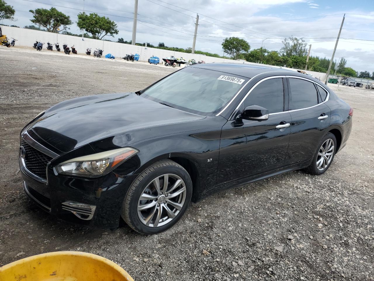 INFINITI Q70 3.7 Image 1