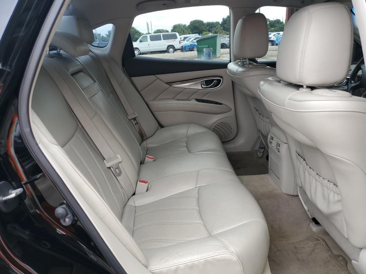 INFINITI Q70 3.7 Image 9