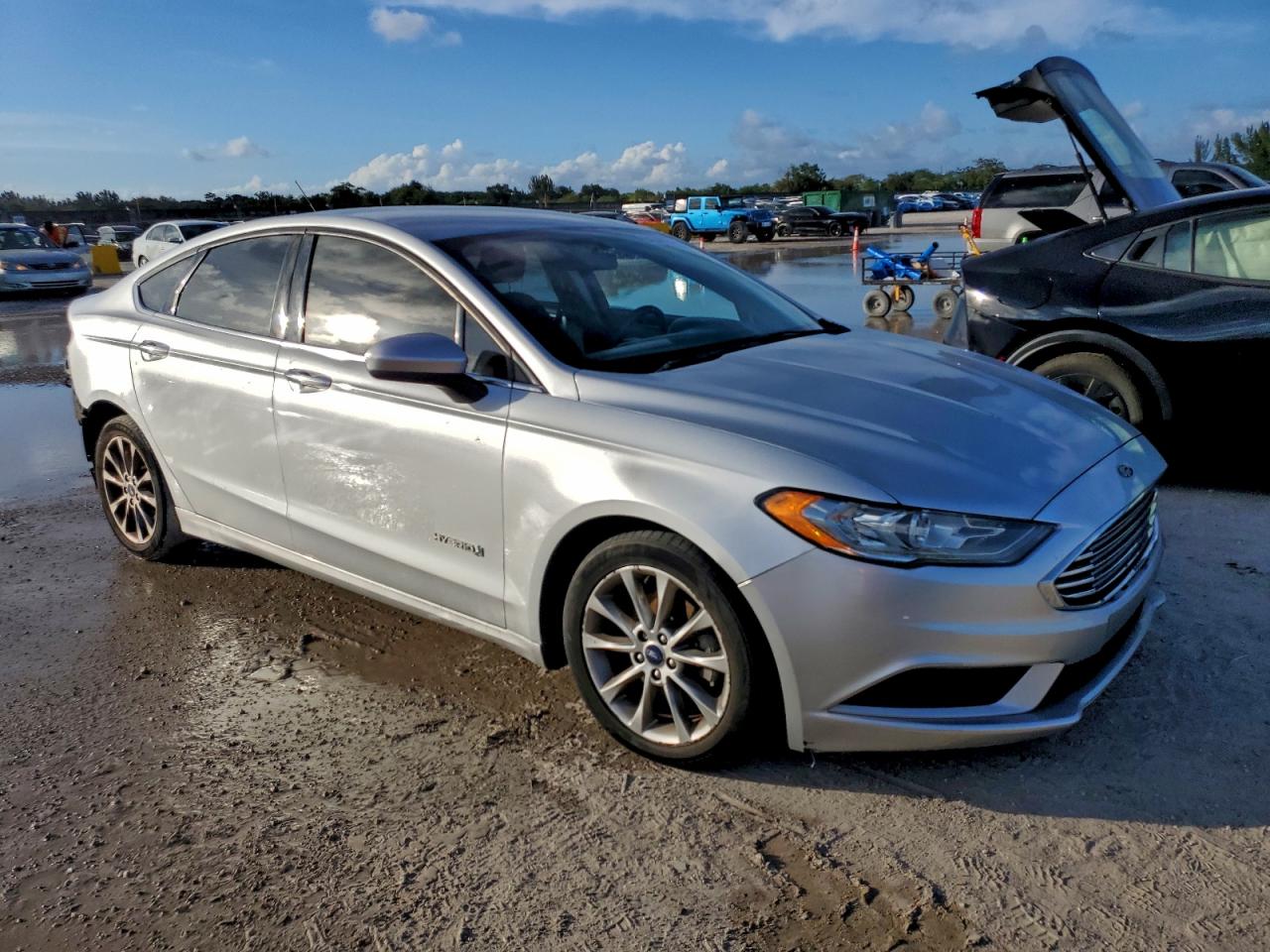 Ford Fusion Se Hybrid Image 3