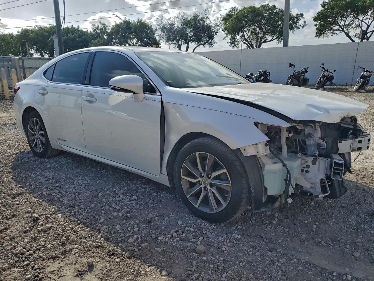 Lexus Es 300h Image 7