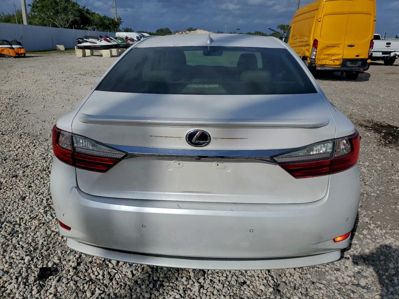 Lexus Es 300h Image 9