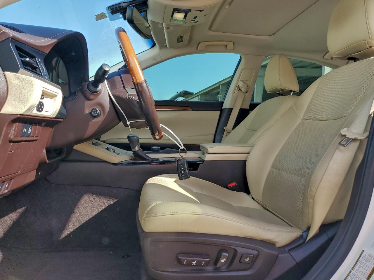 Lexus Es 300h Image 8