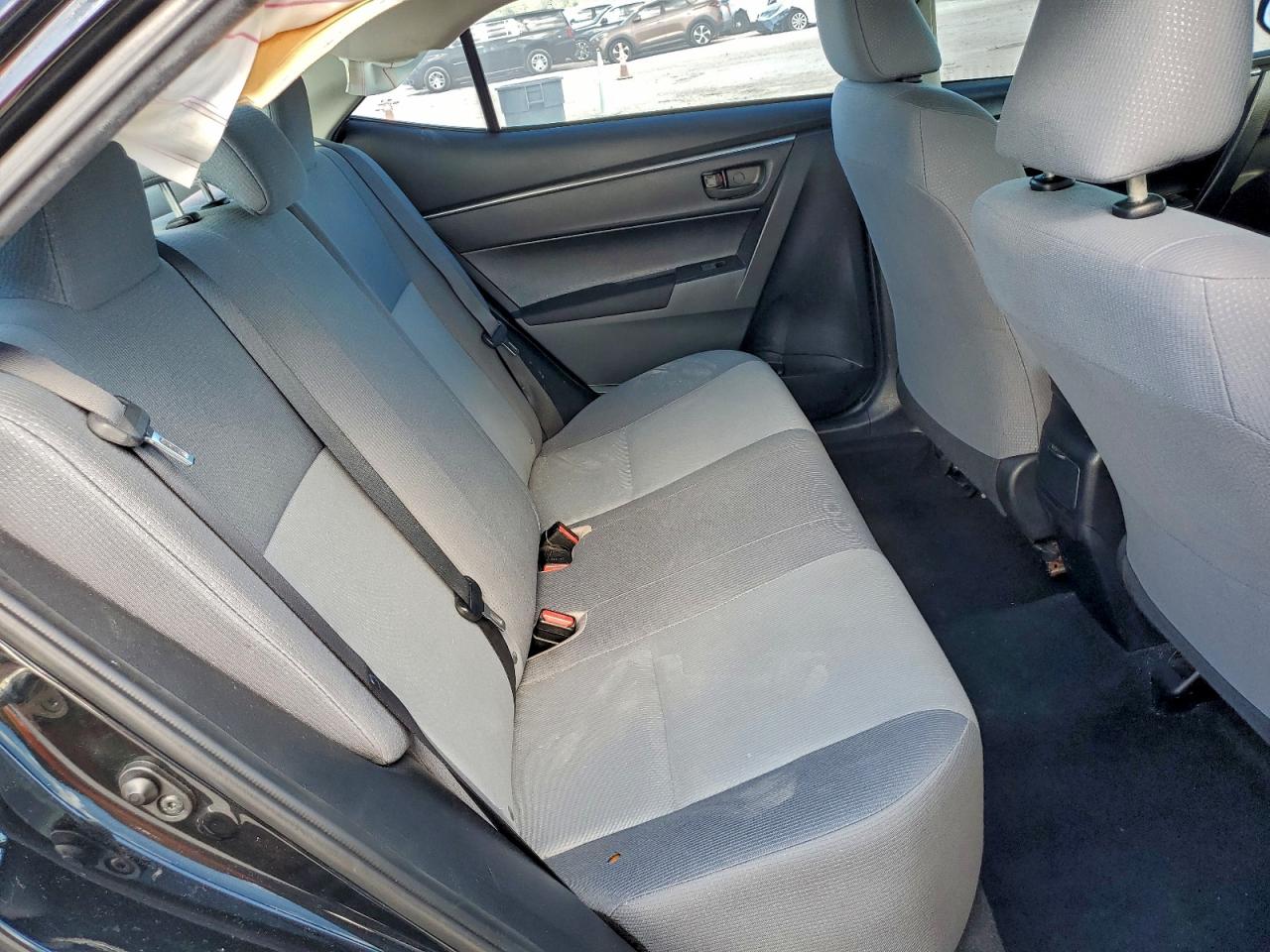 Toyota Corolla L Image 9