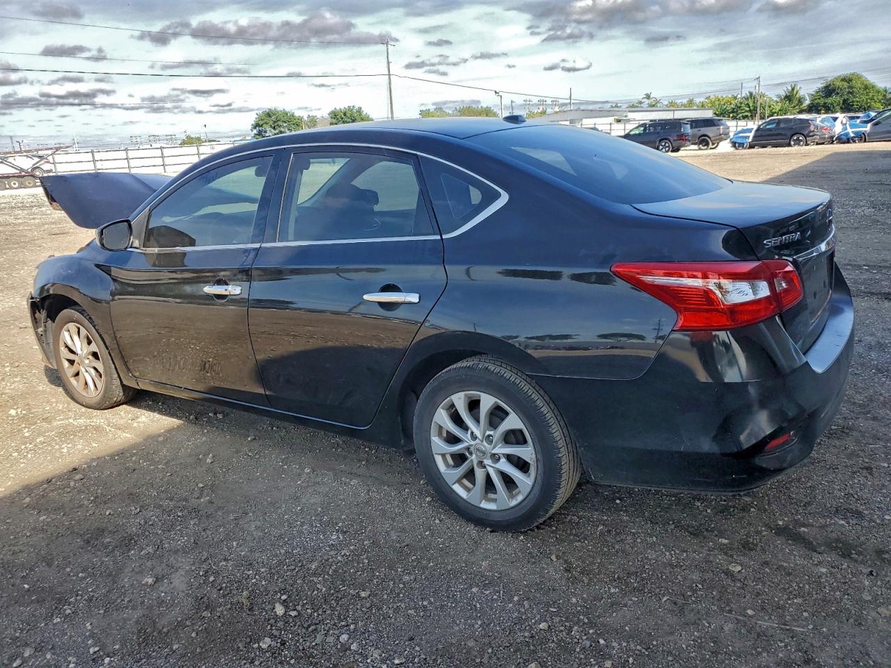 Nissan Sentra S Image 2