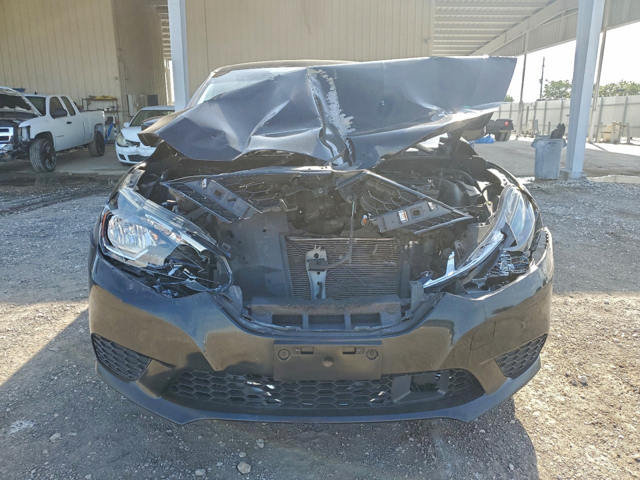 Nissan Sentra S Image 8