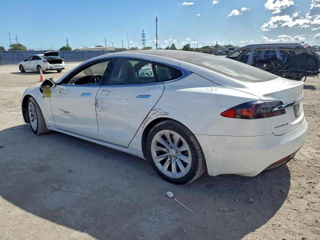 Tesla Model S Image 12
