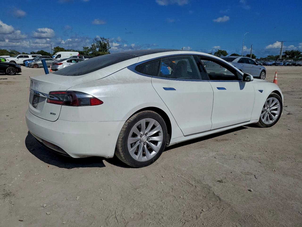 Tesla Model S Image 4