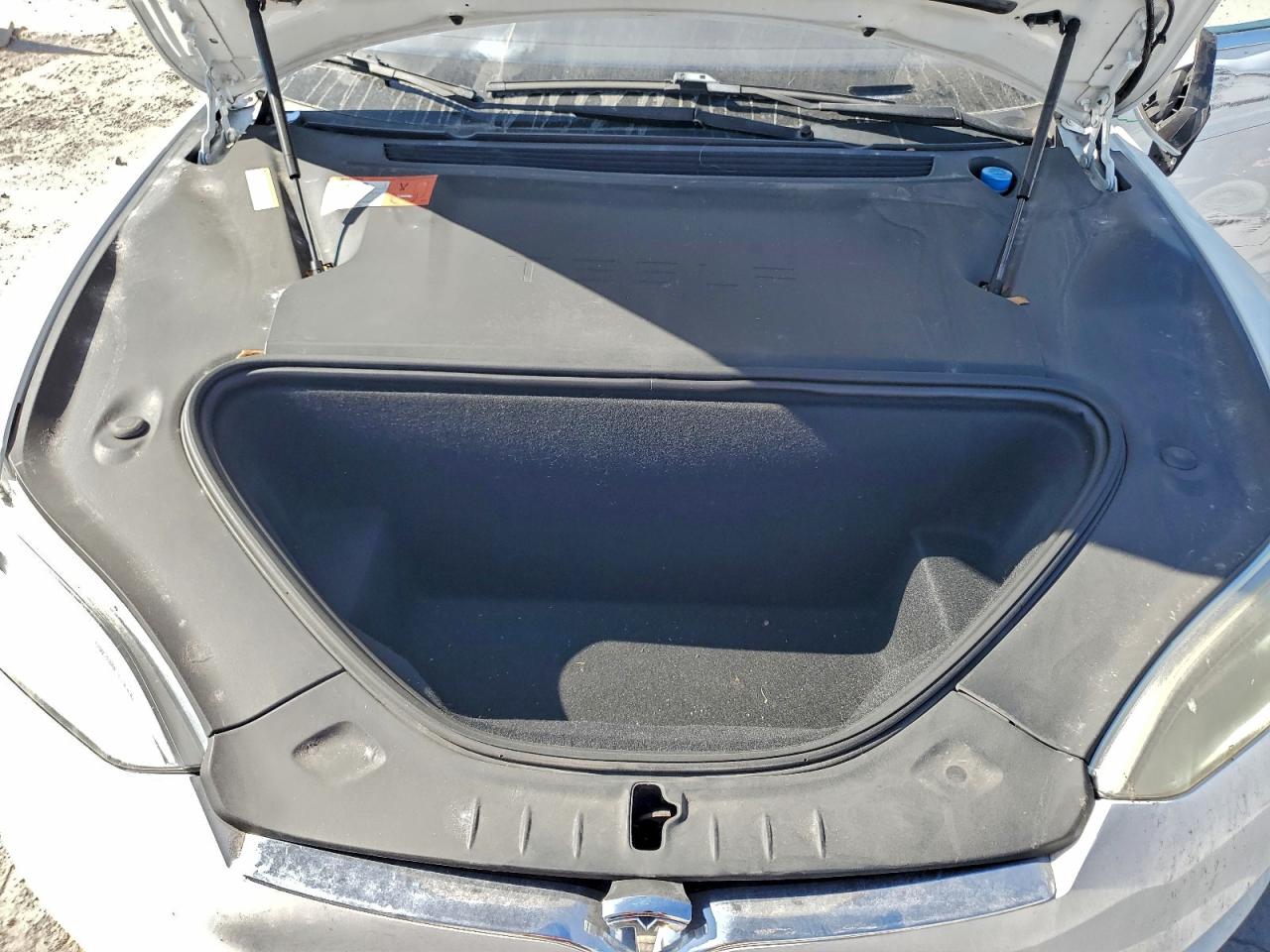 Tesla Model S Image 8