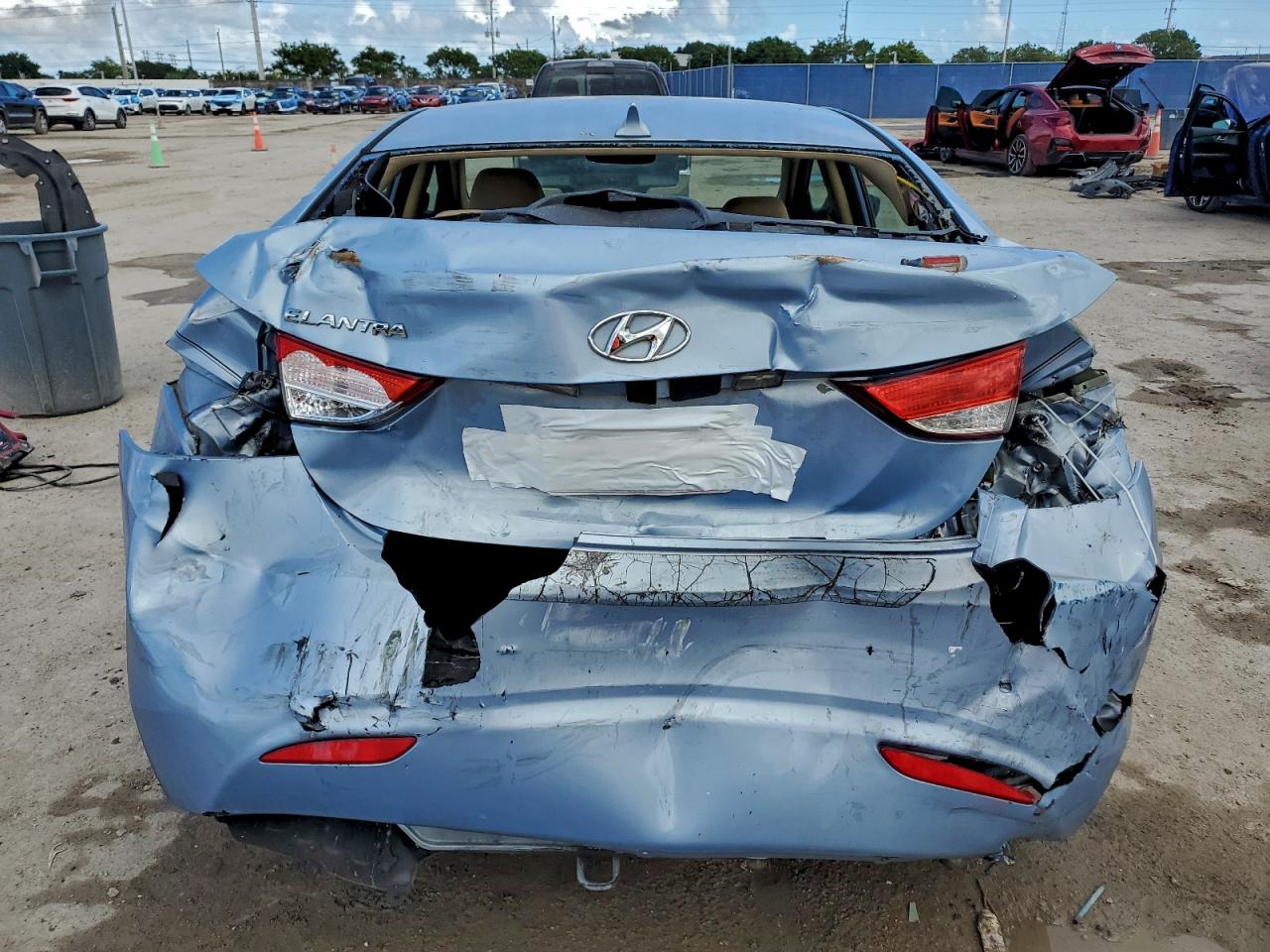 Hyundai ELANTRA Gls Image 4