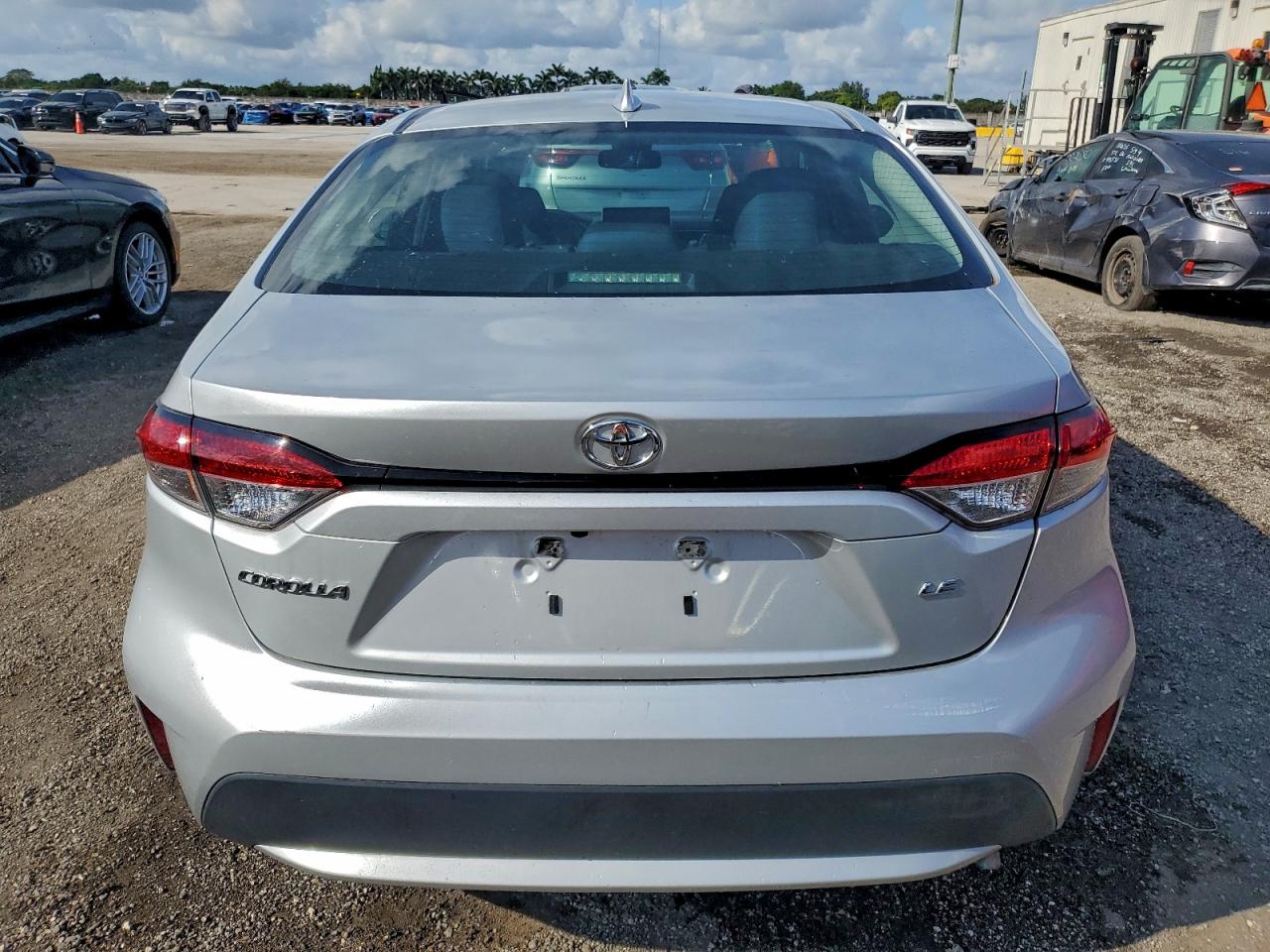 Toyota Corolla Le Image 5