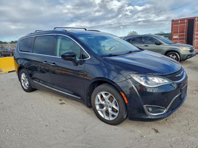Chrysler Pacifica Touring L Plus Image 5