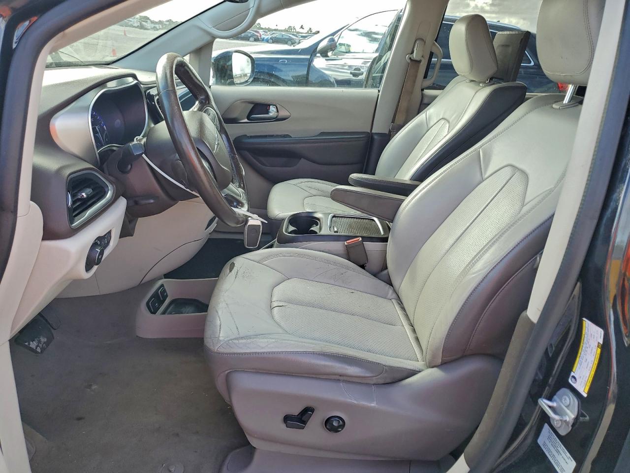 Chrysler Pacifica Touring L Plus Image 6